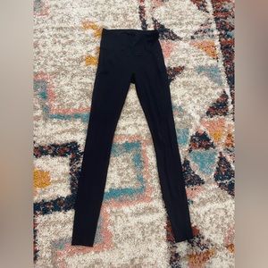 Great condition LuluLemon 28” Align leggings 🖤